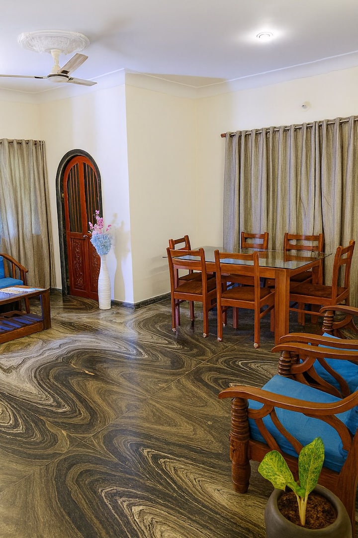 Dining area image 1