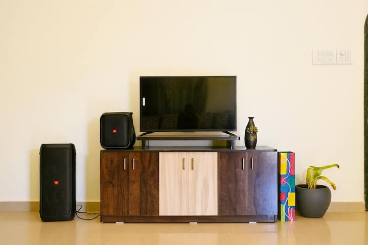Living room image 2