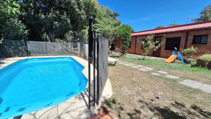Casa Con Piscina, Parrillero/bbq Y Cochera Techada - Atlántida