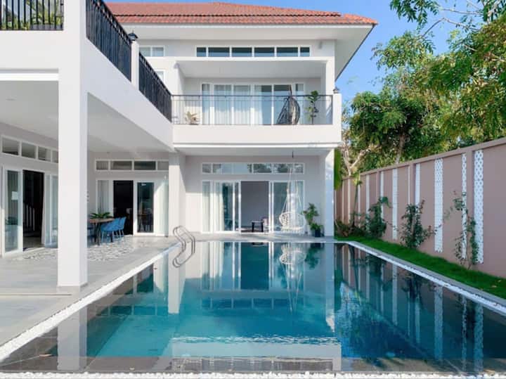 Villa 8 Phòng Ngủ ! Hồ Bơi Riêng Siêu Rộng - Phú Quốc
