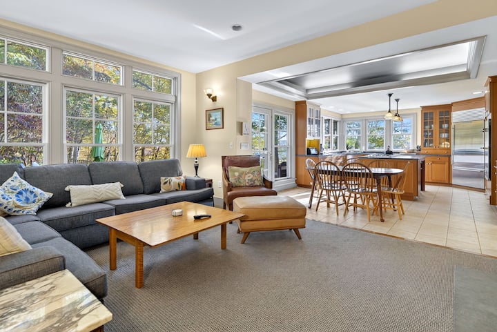 Spacious Lakeside Retreat With Dock And Hot Tub! - Finger Lakes, NY