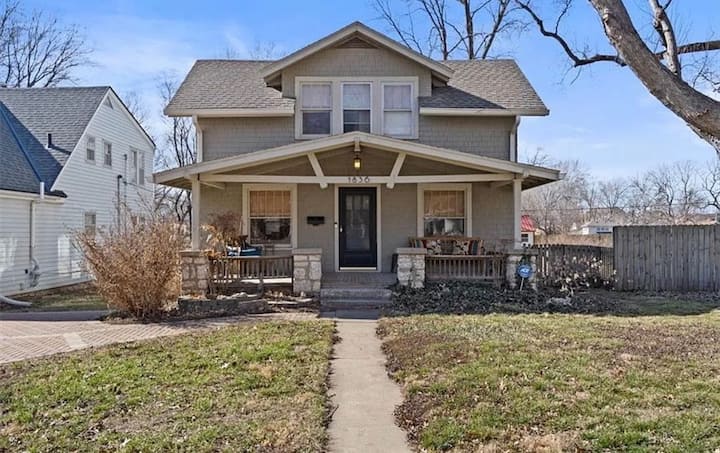 Cozy House 7 Min From Stadium. Ask About Amenities - Independence, MO
