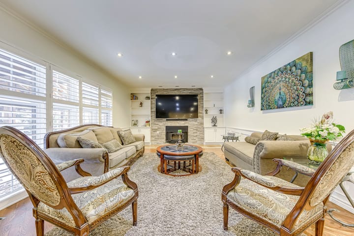 6 Bed Retreat W/ Heated Pool, Grill & Pool Table - Hamilton