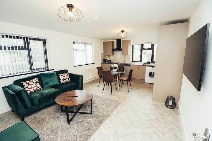Queensferry Collection - Residence 1 - East Midlands Airport (EMA)