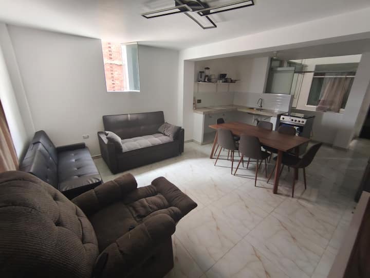 Casa Giga Piso 1 Y 2 Con Cochera Privada - Trujillo