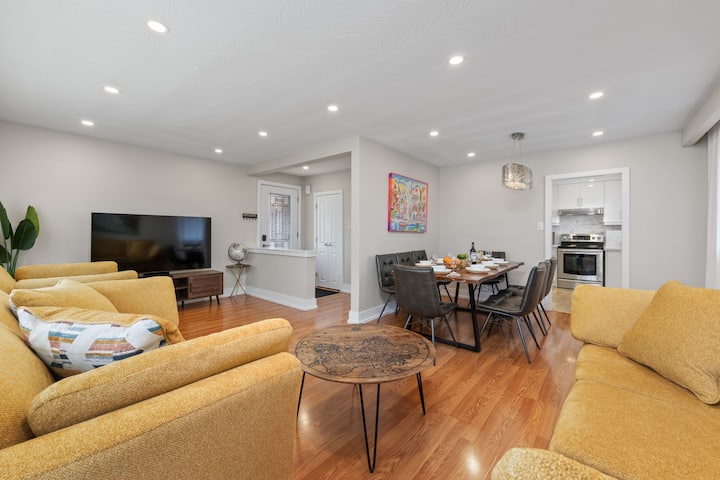 King Beds. 10 Min To Airport. 20 Min To Downtown. - Toronto
