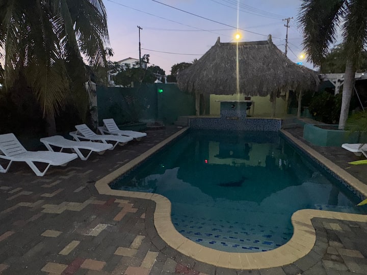 Modern Appts In Montaña With Pool Of 1 - 3 Bedroom - Curazao