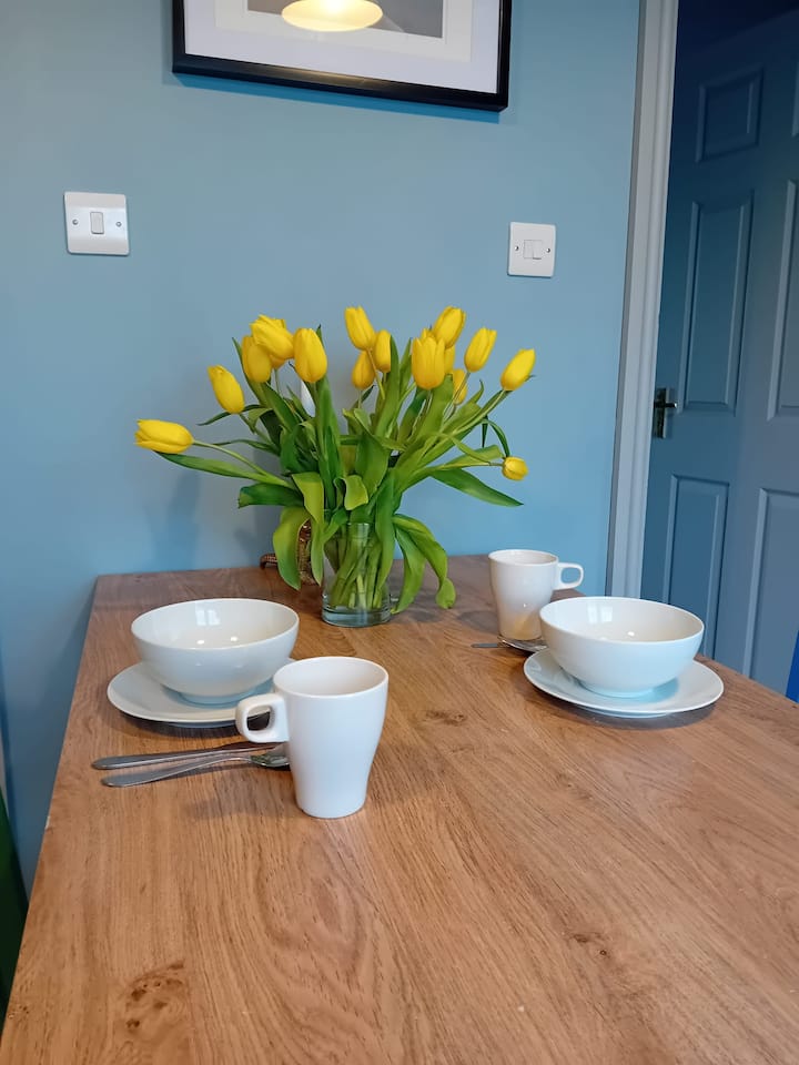 Ty Cwmwl Uchel
King Bed, Shower And Basic Kitchen. - Pembrokeshire