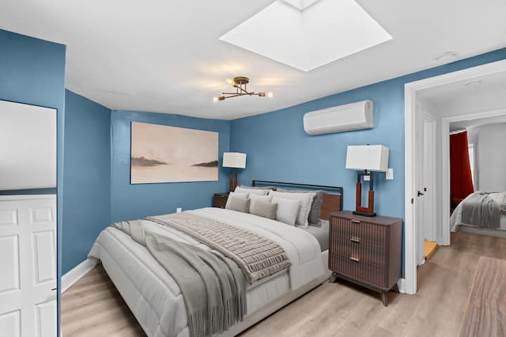 Chumba cha Kulala cha Ghorofa ya Juu namba 2 Kilicho na Dirisha la Paa