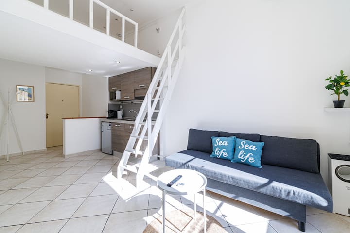 Studio Mezzanine Lumineux Au Centre De Nice - Niza