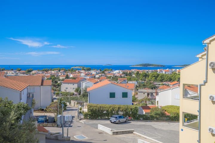 Udoban Jednosoban Apartman Sa Terasom - Primošten