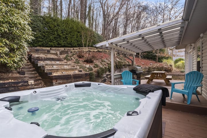 Gateway Getaway +Walk To Downtown+hot Tub+views - Waynesville, NC