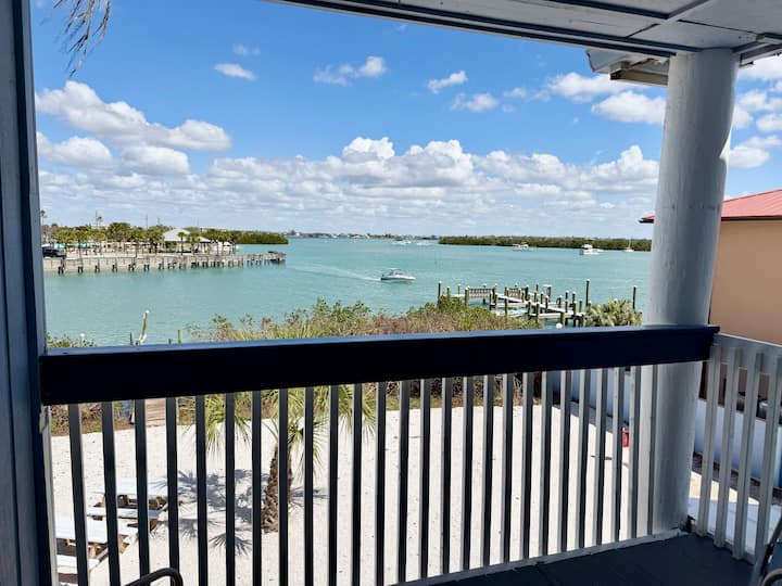 Waterfront Condo W/private Beach On Manasota Key! - マナソータ・キー, FL