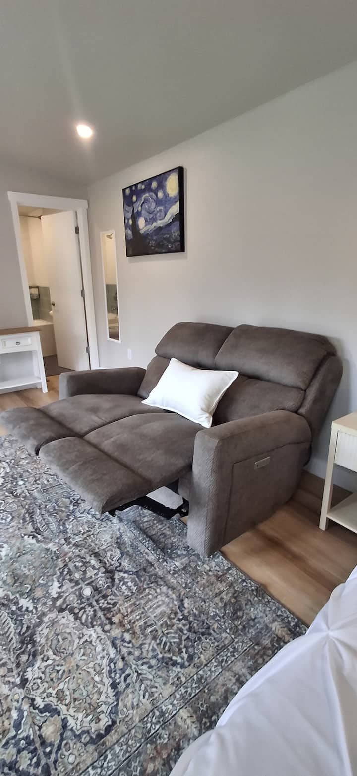 The Madrona Luxury Suite! - Olympia, WA