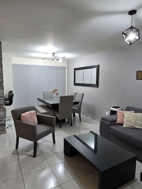 Top Airbnb: 3-Bedroom House | 2.5 Bathrooms | A/C | 6 Guests in Colonia Ciudad Orquídea