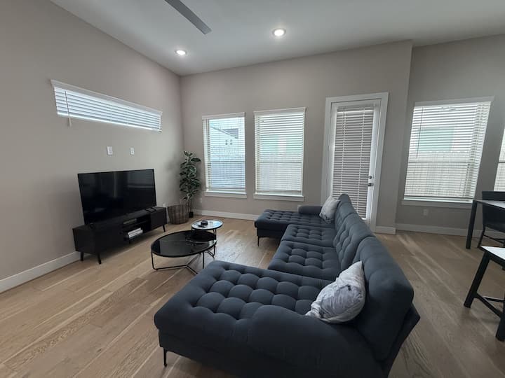 2 Story Spacious Townhome - Independence Heights - Houston, TX