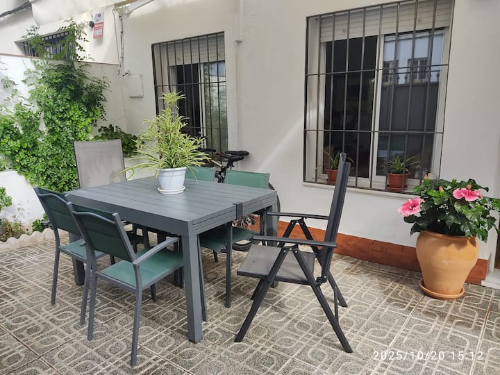 Acogedora Casa 3 Dormitorios Con Terraza Y Patio - Sevilla