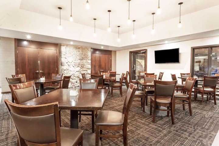 Wyndham Rideau | Dlx 2 Double Water Front - 