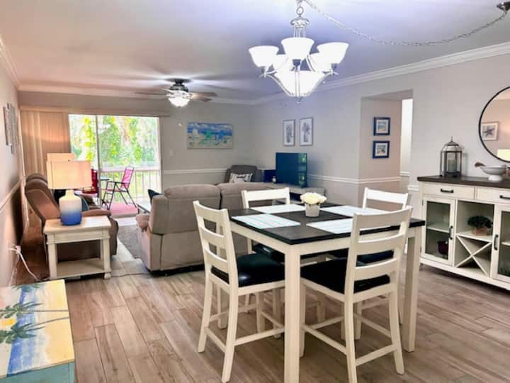 Updated 2-bed/2-bath Condo. - Sarasota