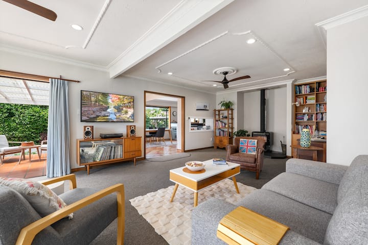 Sun-filled House With Pool And Acres Of Space - Blenheim