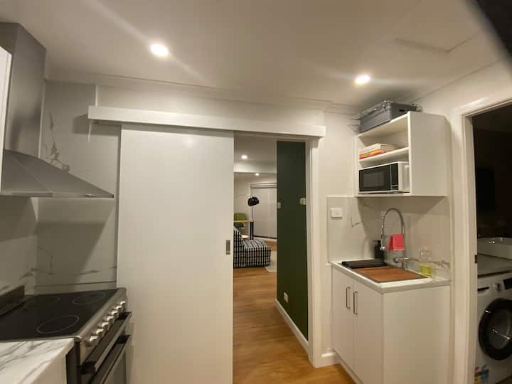 Bright, Stylish Retreat Near Uow & Beach - Wollongong