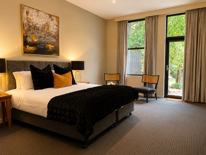 Deluxe King @ The Oaks Beechworth - Beechworth