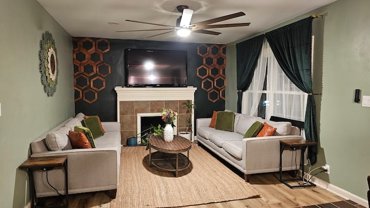 Modern Green Oasis /Near Downtown/garfield Park - Indianapolis, IN