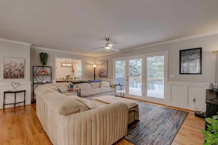 Close To Ft Jackson, Pool Table, Deck -Sleeps 12 - Columbia, SC