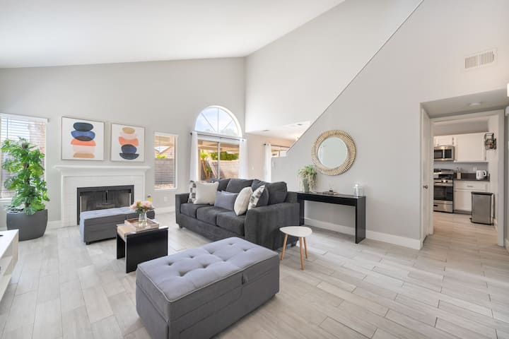 3br Vegas Home | Pets • 7 Min To Airport • Parking - Las Vegas, NV