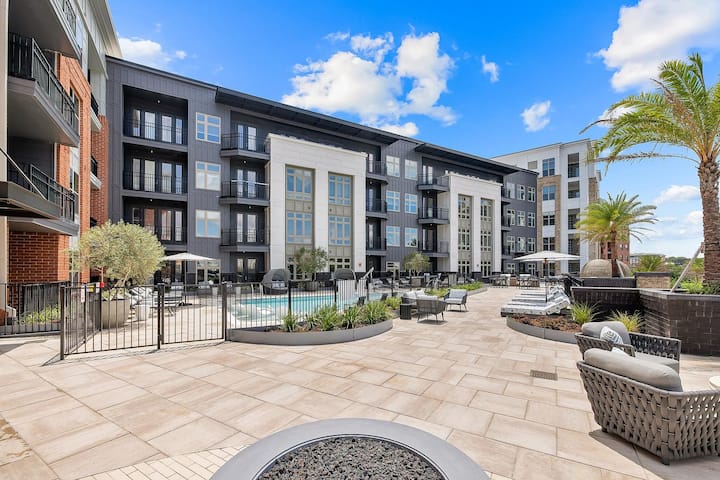 Landing | Stunning 1bd, Clubhouse, Yoga Studio - Savannah, GA