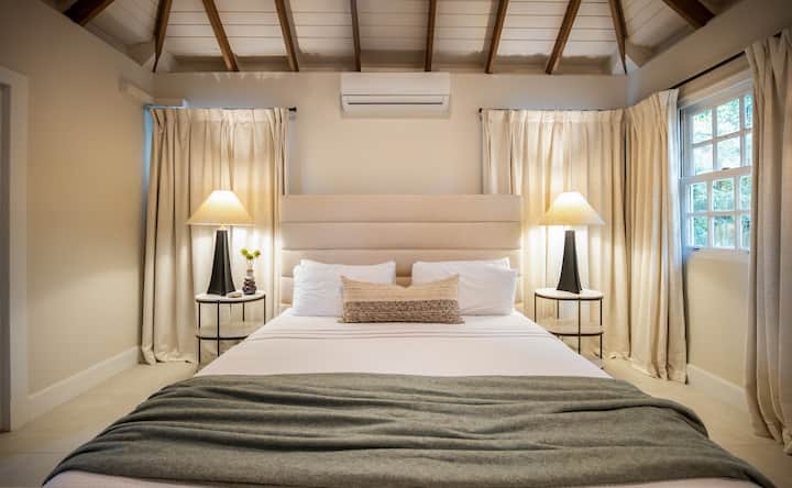 Ensuite King-sized Master bedroom