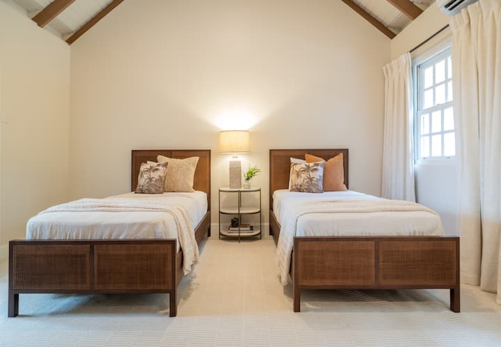 2 single beds - Ensuite bedroom