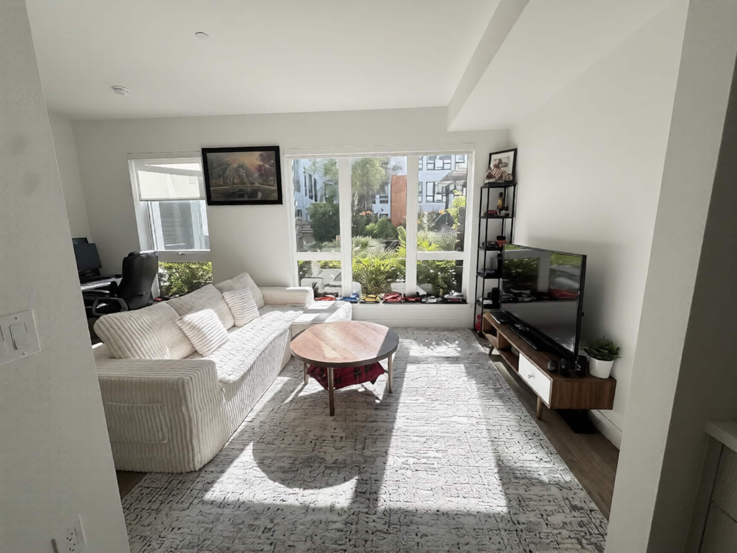 Luxury 1BR at Vasara Workpods, Pool, Spa & Rooftop - Photo 1