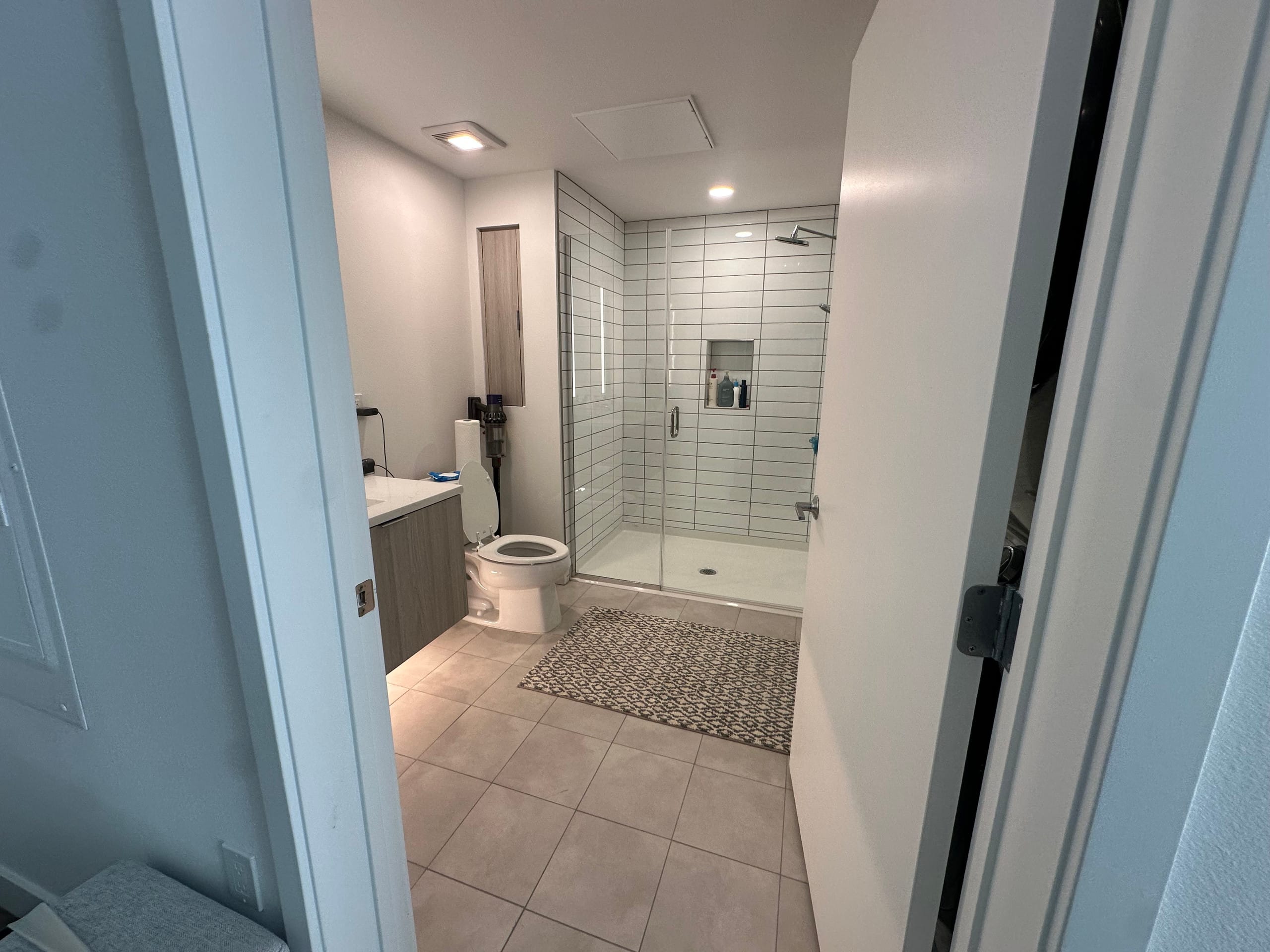 Luxury 1BR at Vasara Workpods, Pool, Spa & Rooftop - Photo 9