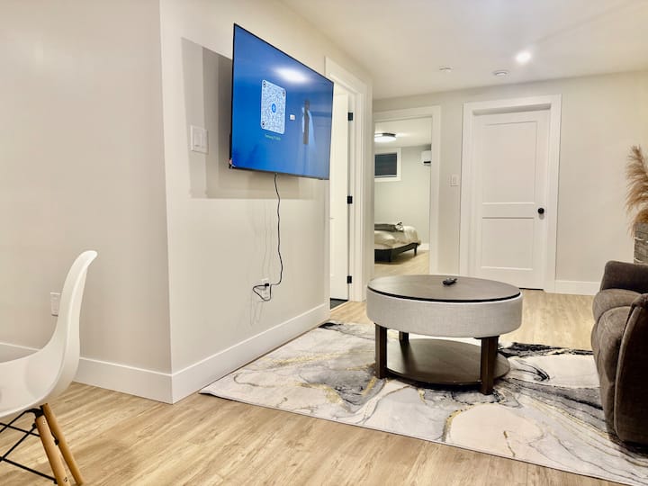 Spacious King-size Suite, Private And Central - Moncton