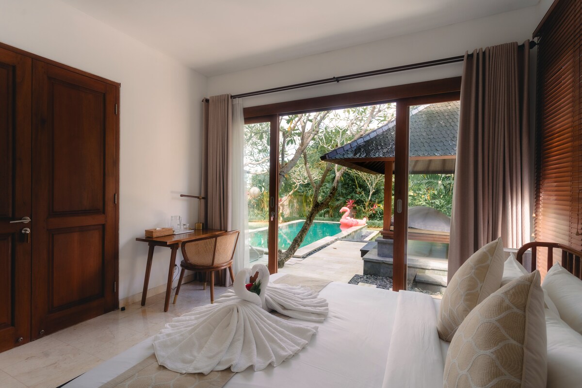 Villa in South Kuta · ★5.0 · 3 bedrooms · 4 beds · 3.5 private baths, συγκρίσιμο Airbnb