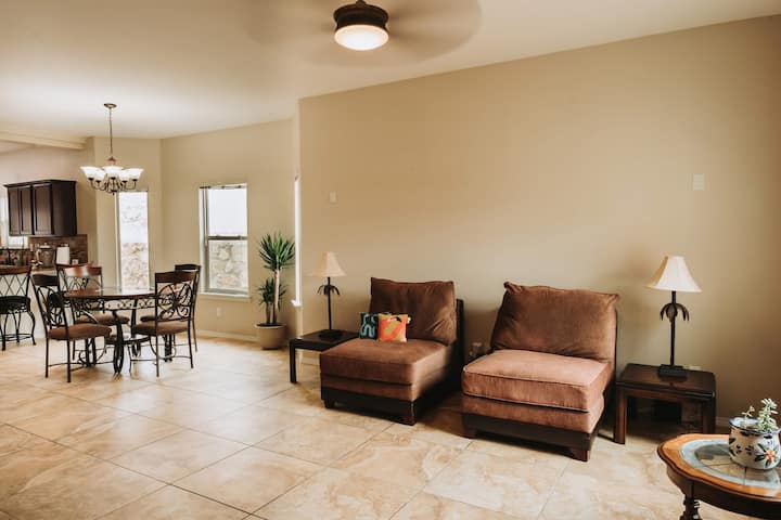 Cozy 3br Home Near Everything | Family Friendly - Santa Teresa, NM