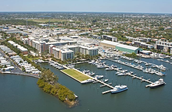 Family & Wellness Blessing Sleeps 12 Beaches - Lake Worth, FL