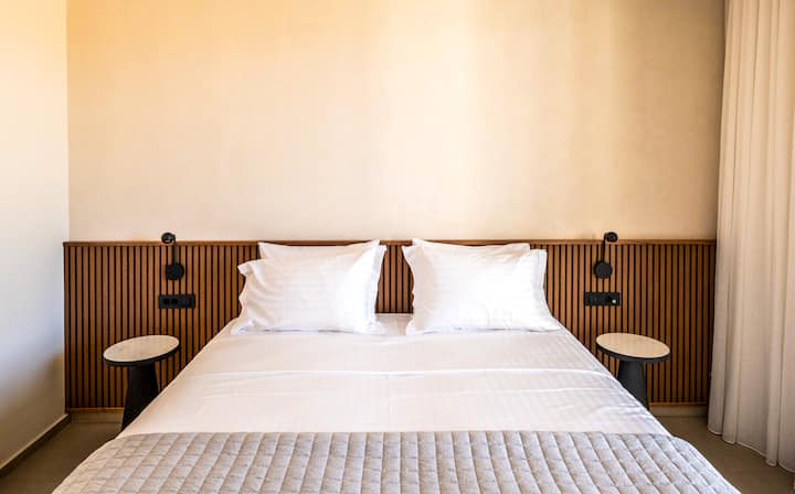 Villa 2 - First Floor - Bedroom 7 with queen bed, ensuite bathroom and balcony access