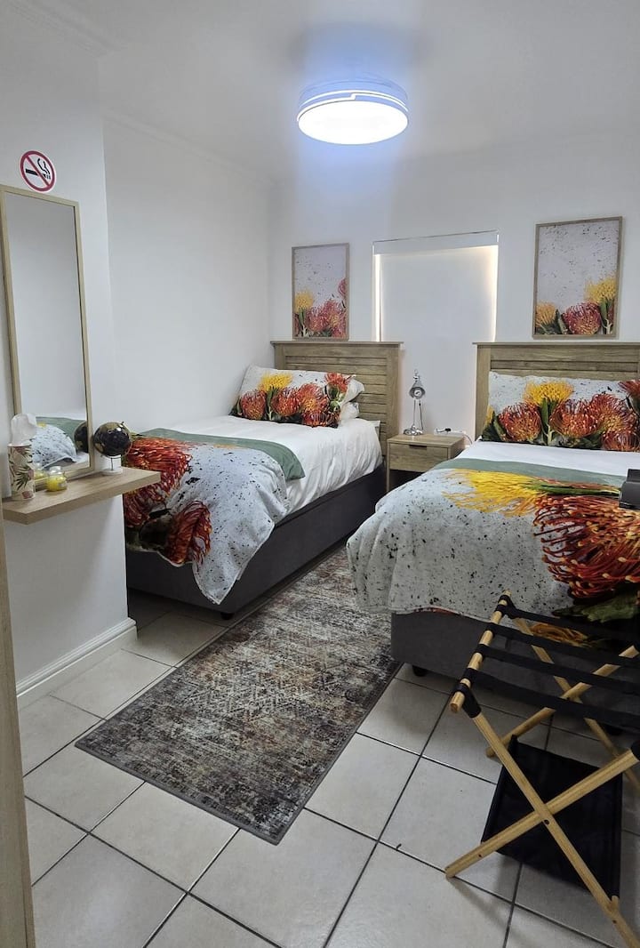 A cozy room with 2 single beds. Season specific bedding ensures comfort. A dimmiable light and silent ceiling fan creates optimal temperature regulation. It is ideal for sensitive sleepers. It also acts as a natural pest deterrent.