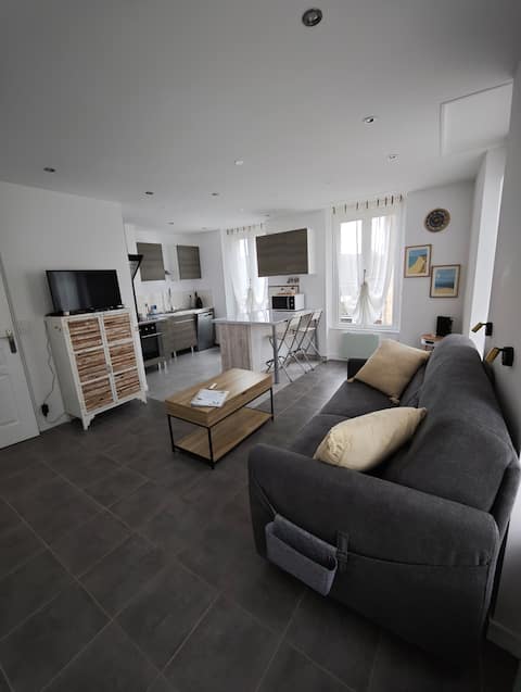 Successful Airbnb property: 3-star studio in the heart of the city and close to the beach in Courseulles Sur Mer