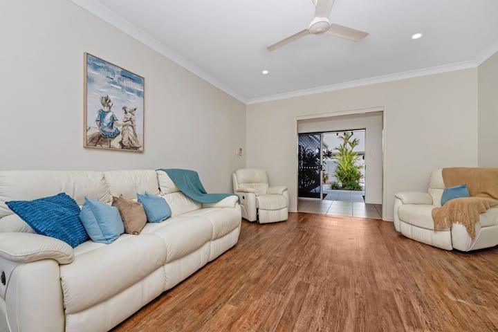 Waterlily Oasis – Stylish 4 Bedroom Stay - 湯斯維爾市政府