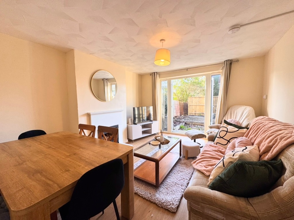 3BR Ground Floor Apartment, Shirley