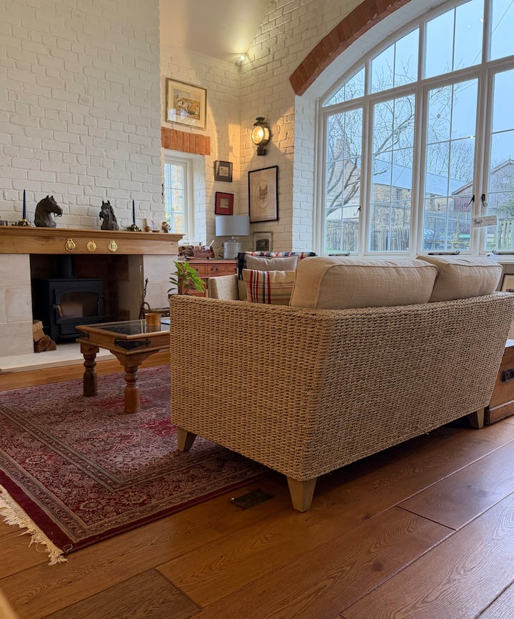 Coopers, A Stylish, Comfortable, Family, Home - Bourton-on-the-Water