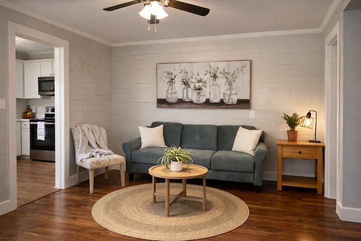 Cozy Vintage Charm One Mile From Athens Hospital - Alabama