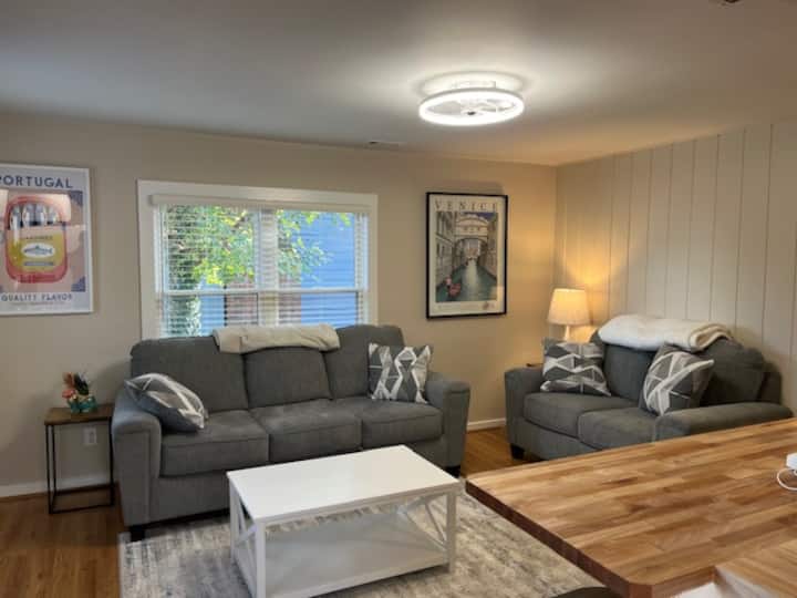Brown County Manor! In The Heart Of Nashville! - Nashville, IN