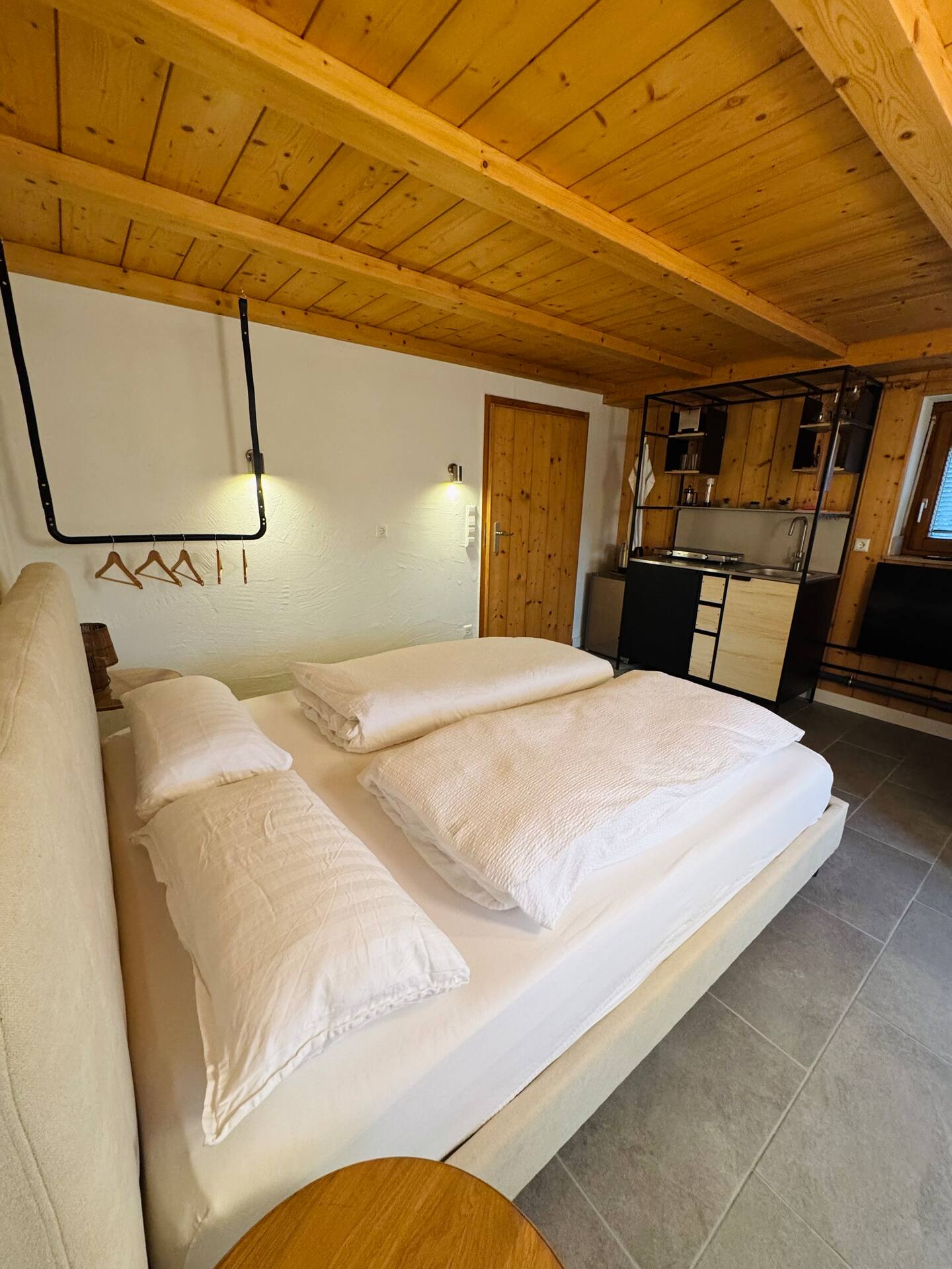 Chalet-Style Studio Room West Town B17 — photo 2