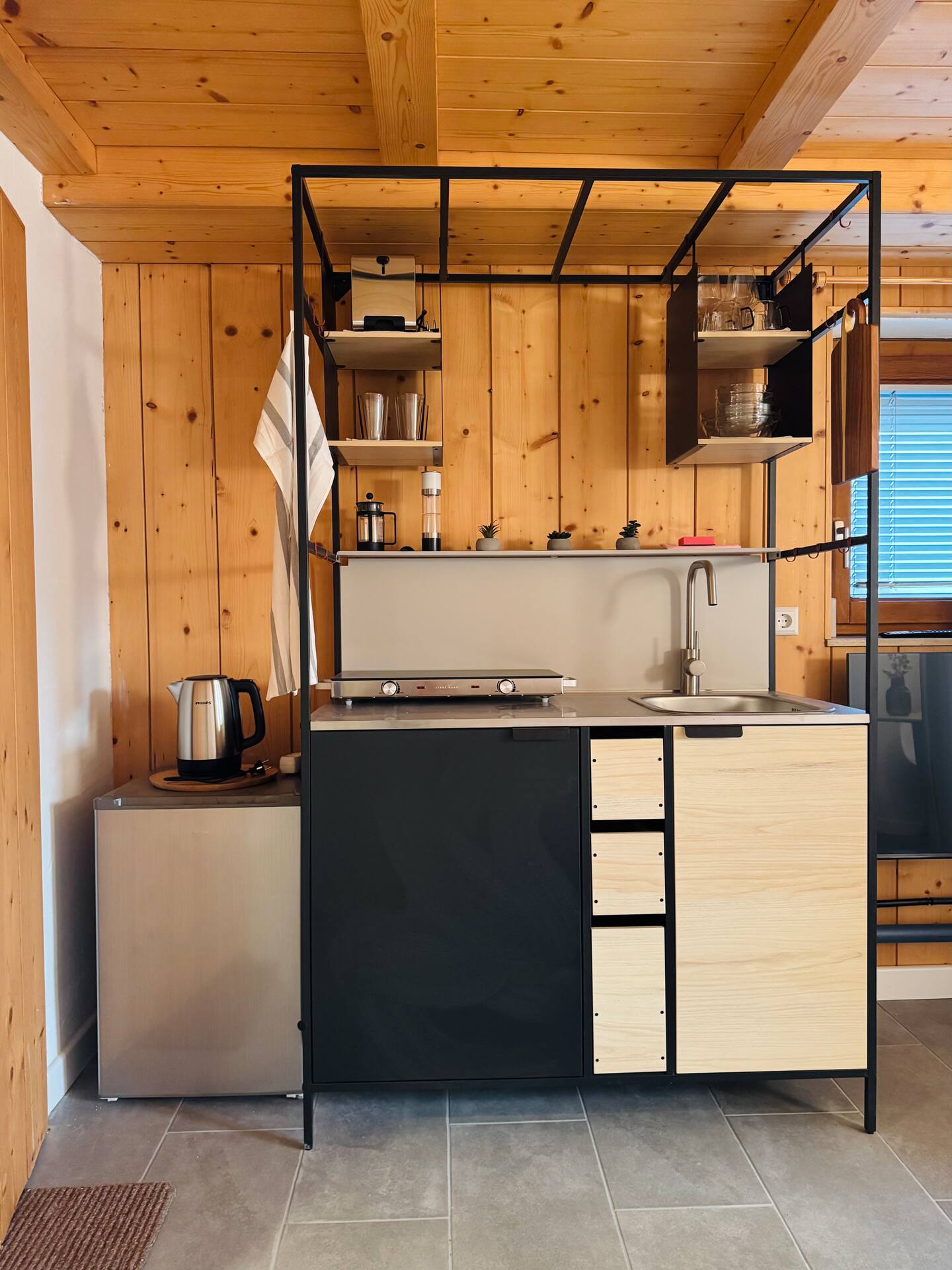 Chalet-Style Studio Room West Town B17 — photo 3