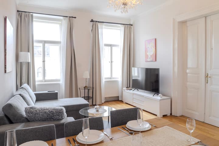 3bdr Crown Apartment In Old Town - Praga