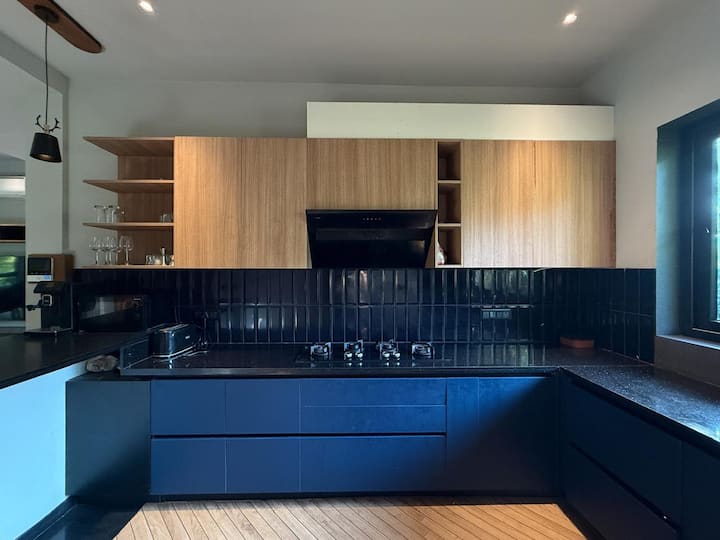 Full kitchen image 3